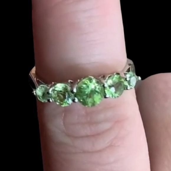 STERLING SILVER PERIDOT RING - Picture 11 of 12